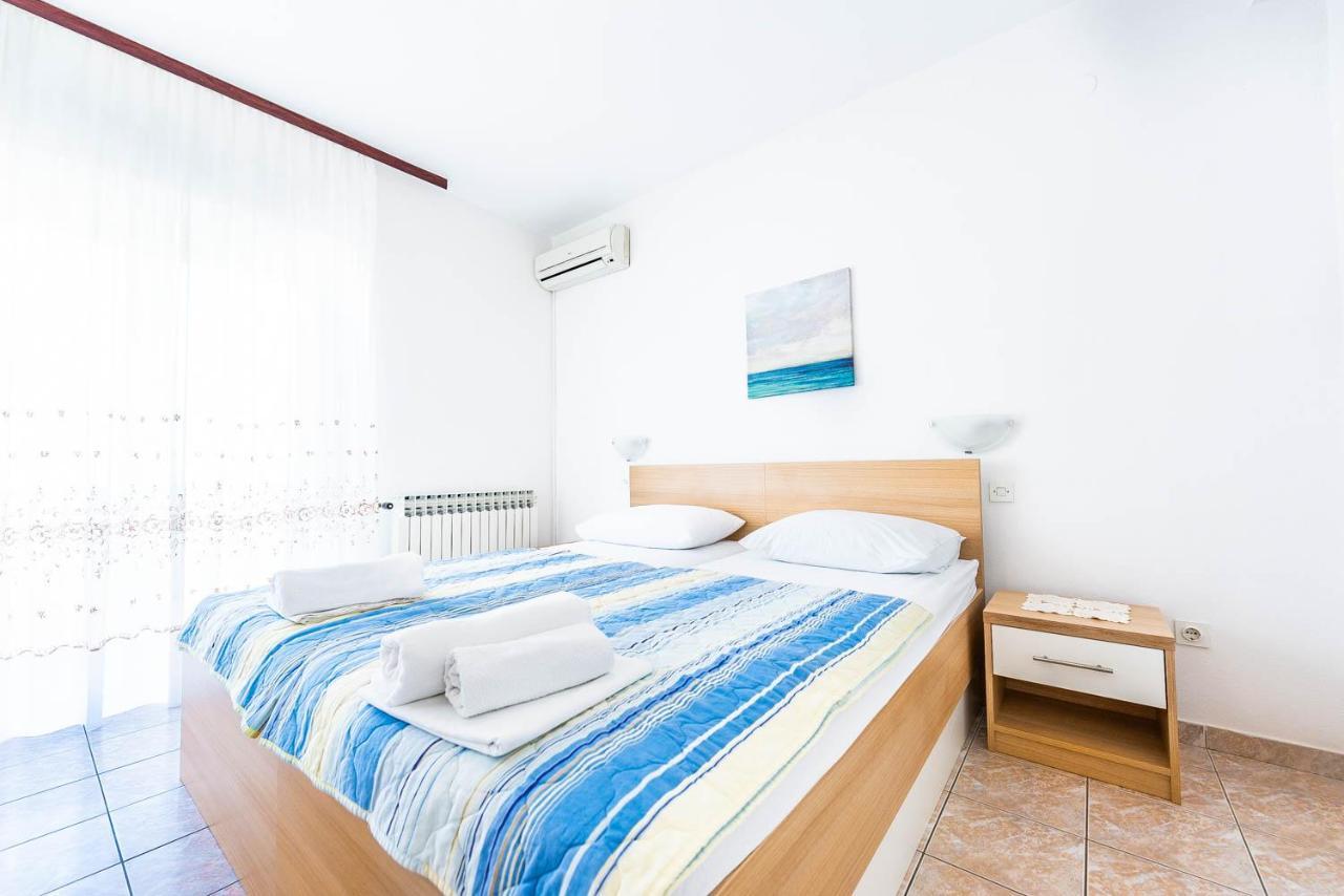 Apartments Cvito Novalja Exterior photo
