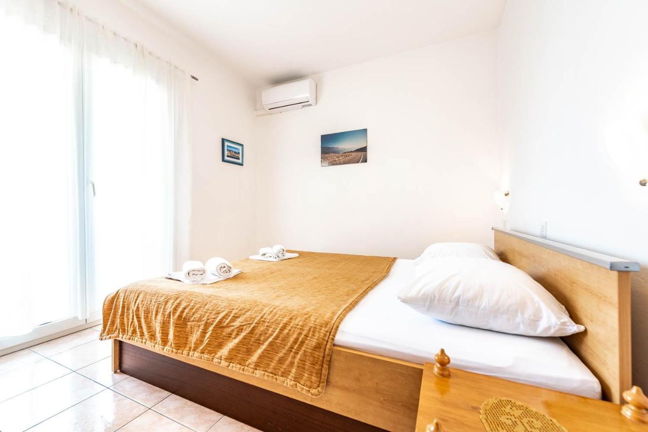 Apartments Cvito Novalja Exterior photo
