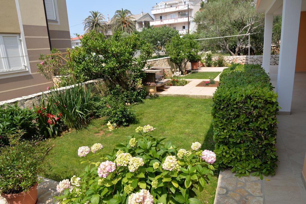 Apartments Cvito Novalja Exterior photo